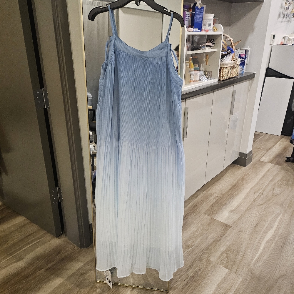 NWT Gradient V-Neck Spaghetti Strap Midi Dress - Picture 5 of 6